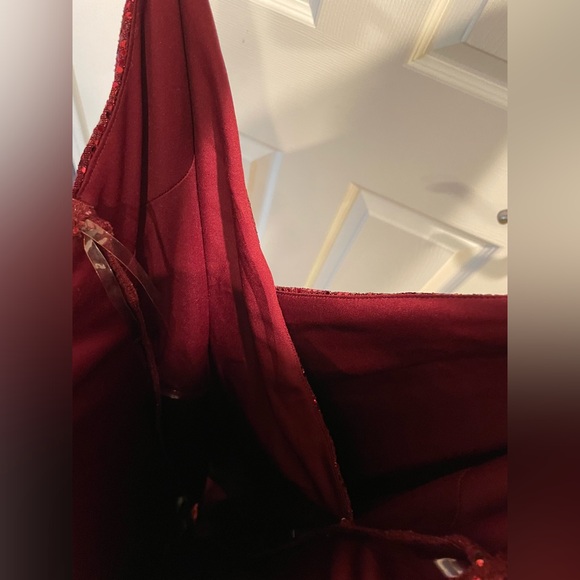 Red sequin maxi dress - Picture 4 of 9